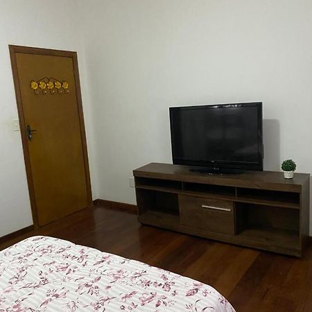 Hostel Gru Economico Com Quartos Individuais E Translado กัวรูยุส ภายนอก รูปภาพ