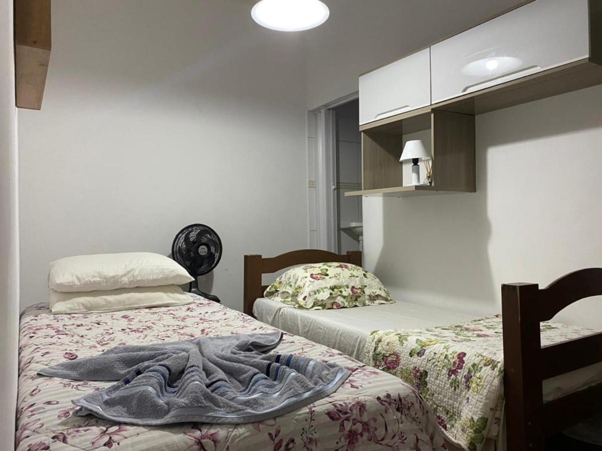 Hostel Gru Economico Com Quartos Individuais E Translado กัวรูยุส ภายนอก รูปภาพ
