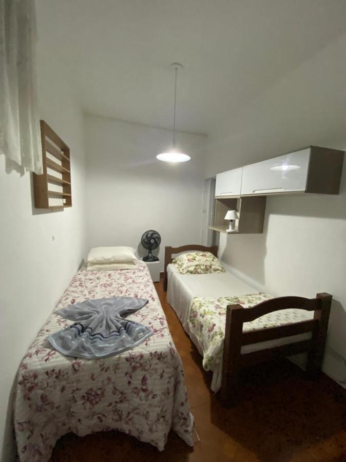 Hostel Gru Economico Com Quartos Individuais E Translado กัวรูยุส ภายนอก รูปภาพ