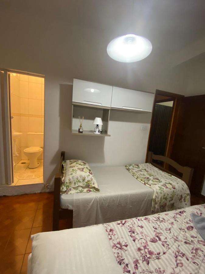 Hostel Gru Economico Com Quartos Individuais E Translado กัวรูยุส ภายนอก รูปภาพ