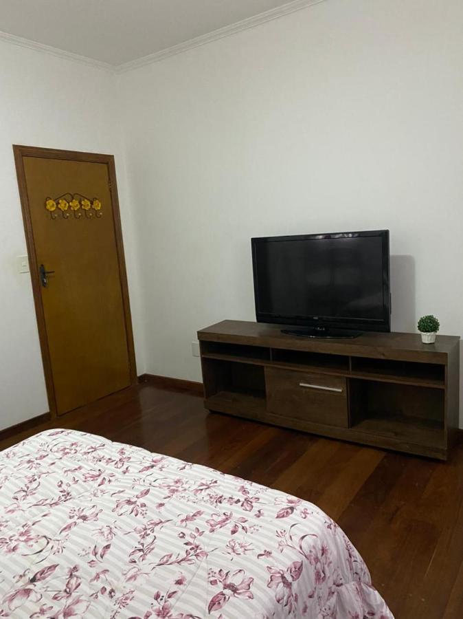 Hostel Gru Economico Com Quartos Individuais E Translado กัวรูยุส ภายนอก รูปภาพ